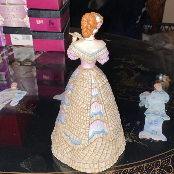 Lenox Belle of the Ball Porcelain Figurine Lady w Purse VERY GOOD CONDITION - Picture 4 of 7